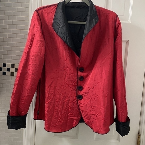Beluva reversible black/ cherry red crushed rayon jacket. Size Medium. EUC. - Picture 2 of 12
